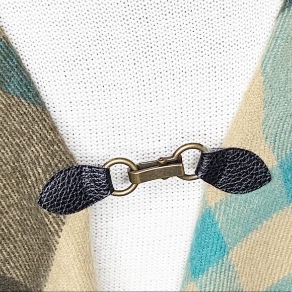 Tartan Plaid Knit Buckle Closure Frayed Edge Blanket Scarf Cape Shawl Wrap OS - Picture 4 of 13